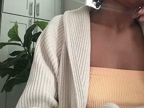 Snapshot of loveofbea chatting on December 18, 10:57 pm loveofbea online show from December 18, 10:57 pm