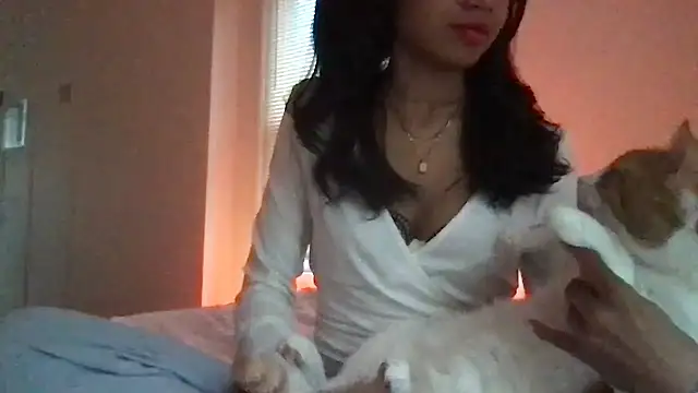 Snapshot of loveofbea chatting on May 5, 1:08 pm loveofbea online show from May 5, 1:08 pm