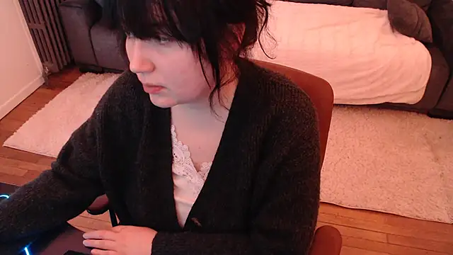 Snapshot of Lynylou chatting on January 26, 1:36 pm Lynylou online show from January 26, 1:36 pm