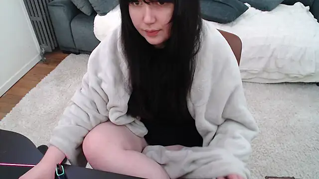 Snapshot of Lynylou chatting on February 26, 2:03 pm Lynylou online show from February 26, 2:03 pm