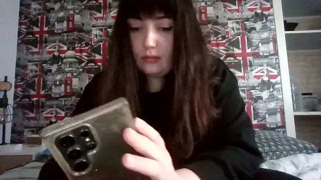 Lynylou online show from November 13, 3:55 pm