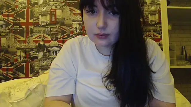 Lynylou online show from February 8, 11:30 pm