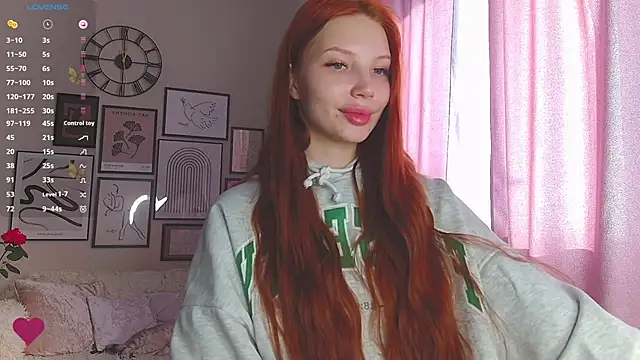 Snapshot of JudyWalkerr chatting on February 19, 6:33 am JudyWalkerr online show from February 19, 6:33 am