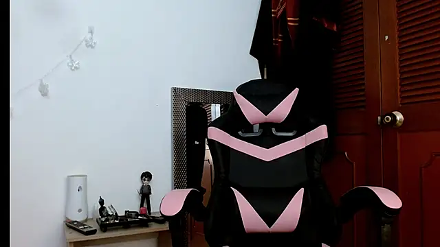 Snapshot of kendallsweet7 chatting on February 25, 7:58 pm kendallsweet7 online show from February 25, 7:58 pm