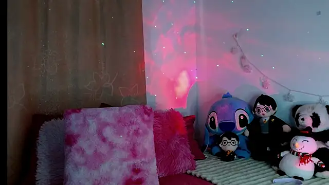 Snapshot of kendallsweet7 chatting on March 8, 6:47 pm kendallsweet7 online show from March 8, 6:47 pm