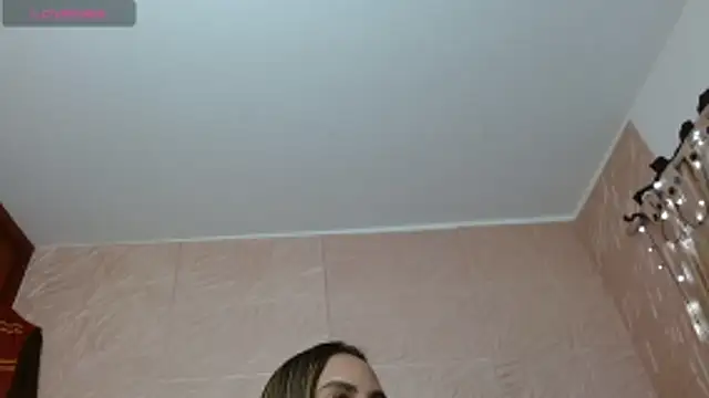 Snapshot of kendallsweet7 chatting on October 28, 7:38 pm kendallsweet7 online show from October 28, 7:38 pm