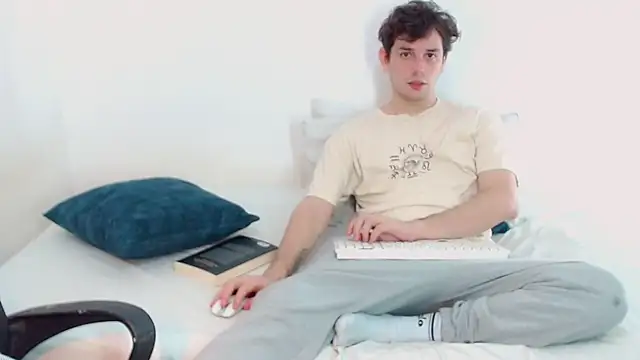 Snapshot of Elio555 chatting on December 16, 7:00 pm Elio555 online show from December 16, 7:00 pm