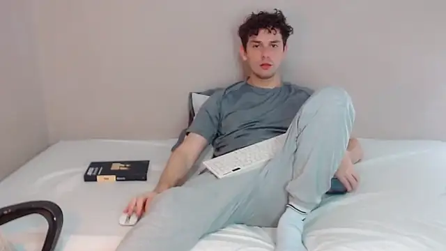 Snapshot of Elio555 chatting on January 7, 11:56 pm Elio555 online show from January 7, 11:56 pm