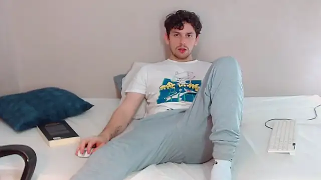 Snapshot of Elio555 chatting on January 25, 12:48 am Elio555 online show from January 25, 12:48 am