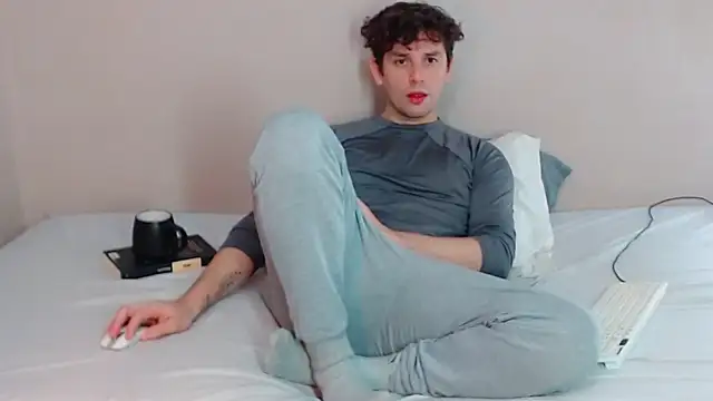 Snapshot of Elio555 chatting on January 31, 3:11 pm Elio555 online show from January 31, 3:11 pm