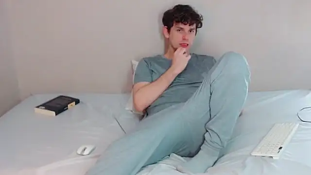 Snapshot of Elio555 chatting on January 31, 10:10 pm Elio555 online show from January 31, 10:10 pm