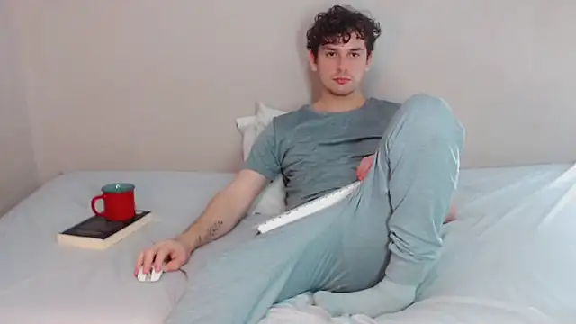 Snapshot of Elio555 chatting on February 3, 3:09 am Elio555 online show from February 3, 3:09 am