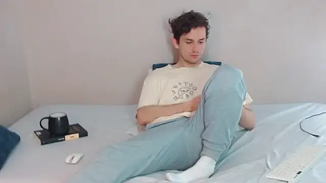 Snapshot of Elio555 chatting on February 6, 7:07 pm Elio555 online show from February 6, 7:07 pm