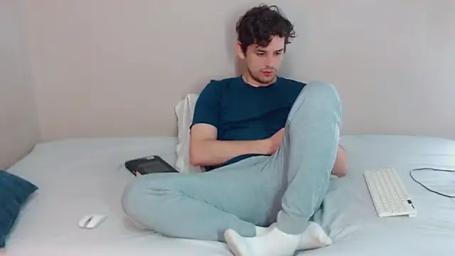 Snapshot of Elio555 chatting on February 10, 10:30 pm Elio555 online show from February 10, 10:30 pm