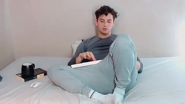 Snapshot of Elio555 chatting on March 2, 6:16 am Elio555 online show from March 2, 6:16 am