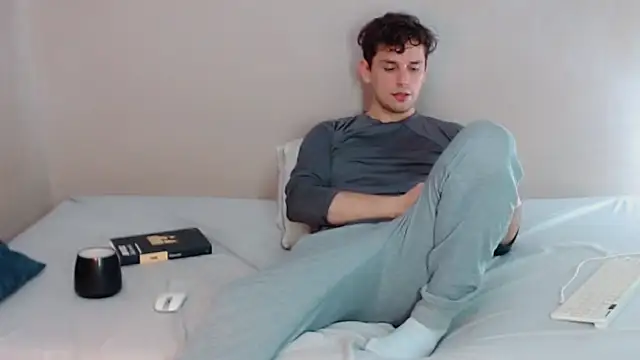 Snapshot of Elio555 chatting on March 2, 11:42 pm Elio555 online show from March 2, 11:42 pm