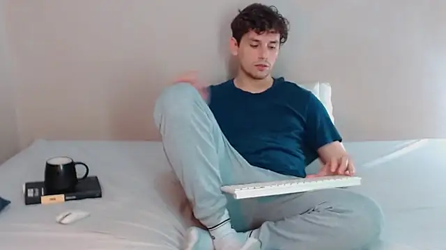 Snapshot of Elio555 chatting on March 6, 4:19 am Elio555 online show from March 6, 4:19 am