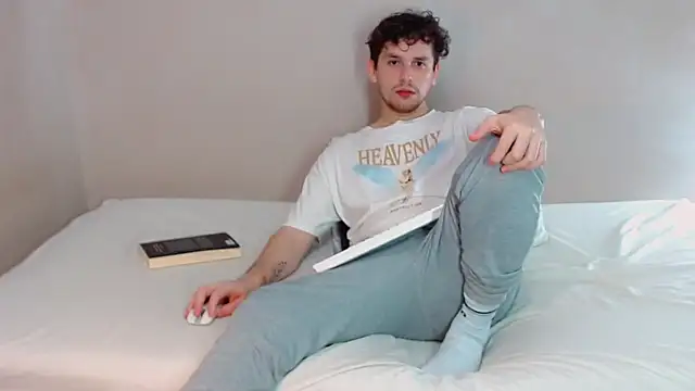 Snapshot of Elio555 chatting on March 16, 10:22 am Elio555 online show from March 16, 10:22 am