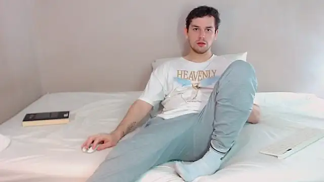 Snapshot of Elio555 chatting on March 16, 11:04 pm Elio555 online show from March 16, 11:04 pm