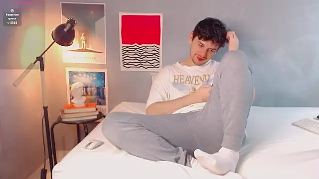 Snapshot of Elio555 chatting on November 9, 8:29 pm Elio555 online show from November 9, 8:29 pm