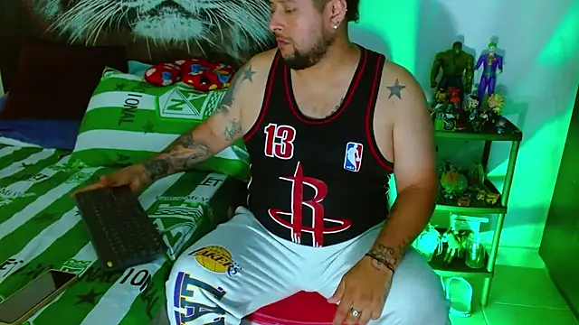 Snapshot of Michaell_Myerss_ chatting on December 19, 2:13 pm Michaell Myerss online show from December 19, 2:13 pm