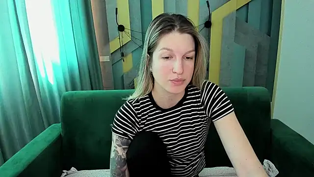 EmilyWalkeri online show from April 5, 6:32 am