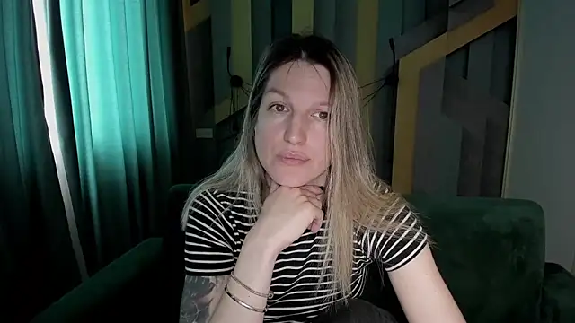 EmilyWalkeri online show from April 29, 7:01 am