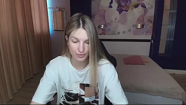EmilyWalkeri online show from June 16, 7:00 am