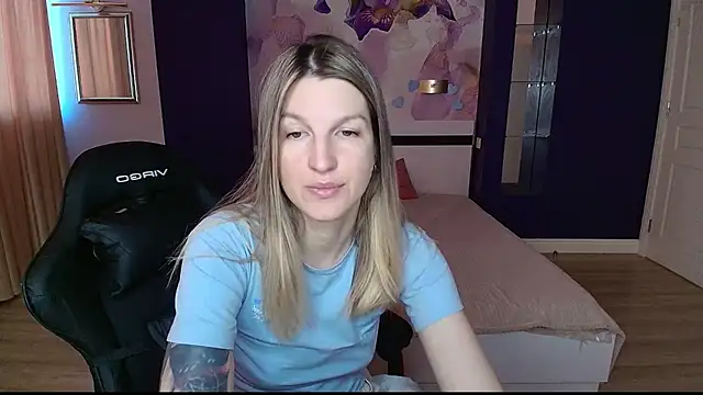 EmilyWalkeri online show from June 17, 6:49 am