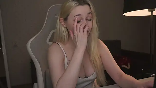 Snapshot of Lisa_003 chatting on January 24, 1:24 am Lisa 003 online show from January 24, 1:24 am