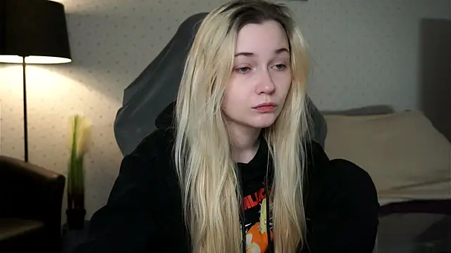 Snapshot of Lisa_003 chatting on March 21, 6:07 pm Lisa 003 online show from March 21, 6:07 pm