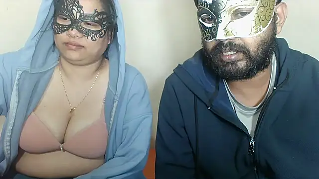 Snapshot of Cutehornycouples chatting on November 29, 4:43 pm Cutehornycouples online show from November 29, 4:43 pm