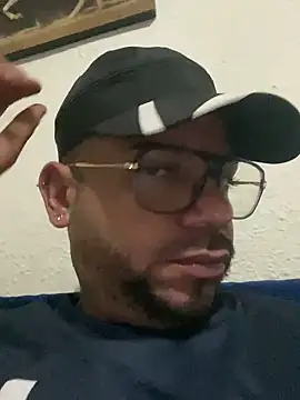 Snapshot of rich0431 chatting on December 25, 6:52 am rich0431 online show from December 25, 6:52 am