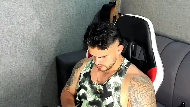 Ricardogo19 online show from October 3, 9:45 pm