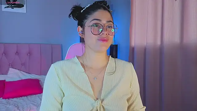 Snapshot of LoaLuxury chatting on November 7, 5:57 pm LoaLuxury online show from November 7, 5:57 pm