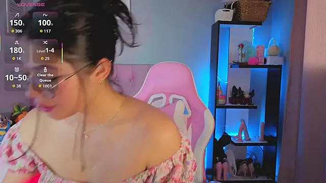 Snapshot of LoaLuxury chatting on November 24, 4:18 pm LoaLuxury online show from November 24, 4:18 pm