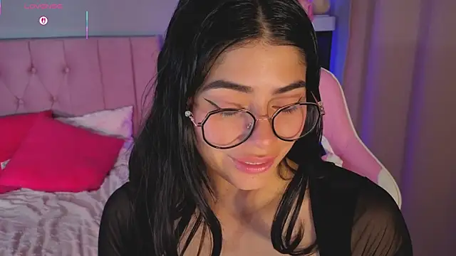 Snapshot of LoaLuxury chatting on December 4, 12:58 pm LoaLuxury online show from December 4, 12:58 pm