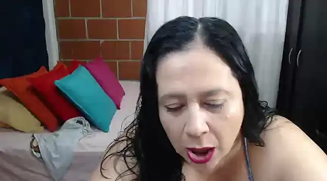 Snapshot of karlaton1977 chatting on January 3, 3:12 pm karlaton1977 online show from January 3, 3:12 pm