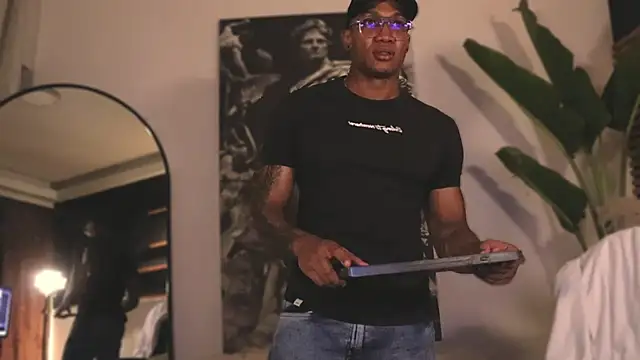 Logan Varela online show from February 12, 9:22 pm