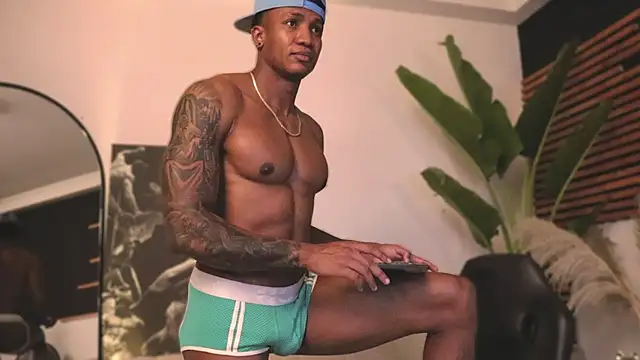 Logan Varela online show from February 13, 11:37 pm