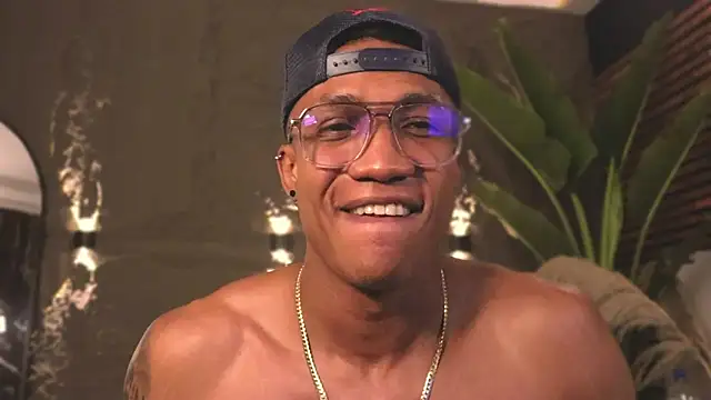 Logan Varela online show from February 19, 5:16 am