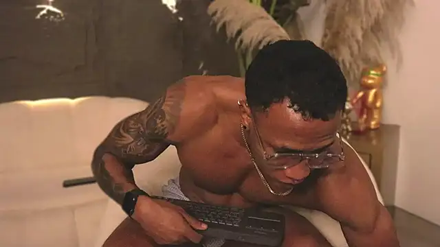 Logan Varela online show from February 20, 12:08 am