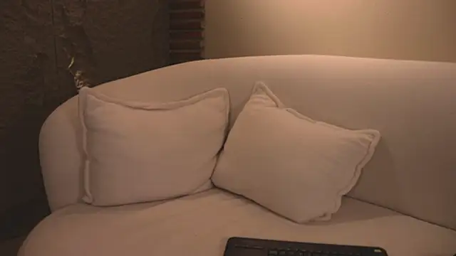 Logan Varela online show from March 4, 5:21 am