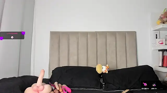 Snapshot of Queen_Antonella_Oficial chatting on January 29, 11:51 am Queen Antonella Oficial online show from January 29, 11:51 am