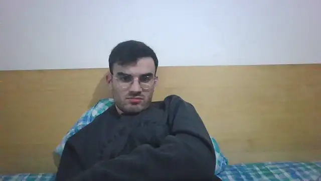 Snapshot of erikamavrik chatting on December 2, 10:27 pm erikamavrik online show from December 2, 10:27 pm