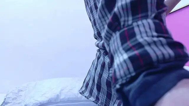 yourcuteneighbourr online show from December 23, 3:15 am