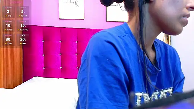 yourcuteneighbourr online show from June 11, 3:15 am