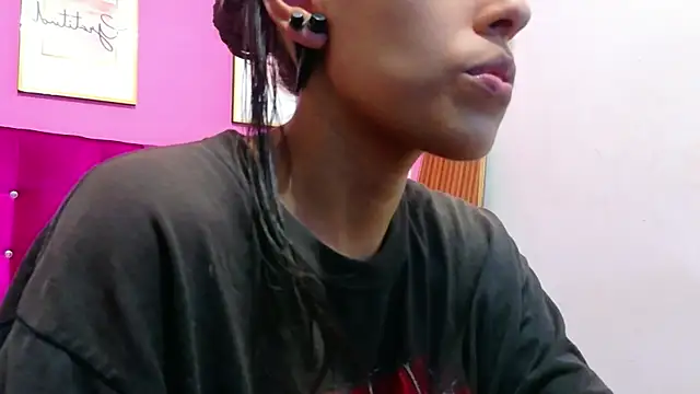Snapshot of yourcuteneighbourr chatting on July 25, 3:04 am yourcuteneighbourr online show from July 25, 3:04 am