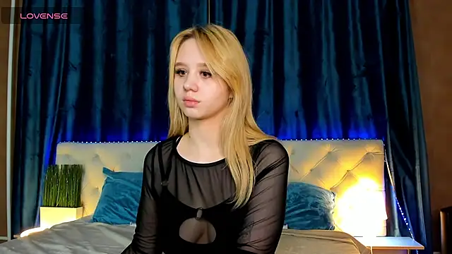 Snapshot of Valerie_Woods chatting on March 21, 9:45 am Valerie Woods online show from March 21, 9:45 am