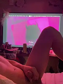 Snapshot of gurlnips chatting on February 5, 2:19 am gurlnips online show from February 5, 2:19 am